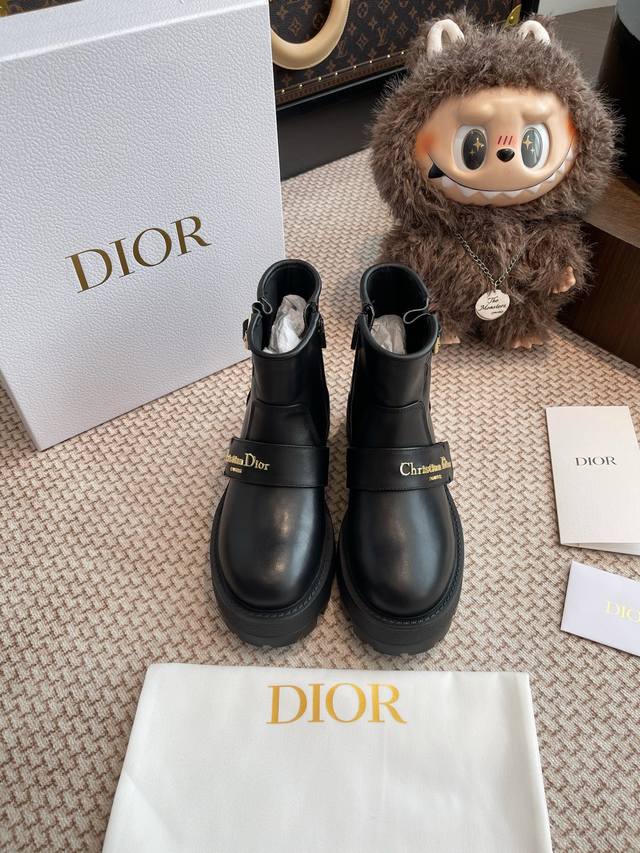 Dior 顶级版本短靴整双鞋子采购Zp开发打造，全部定制材料，独家开模大底，细节全部对版出货，连包装也做到跟正品一样。码数:35-39