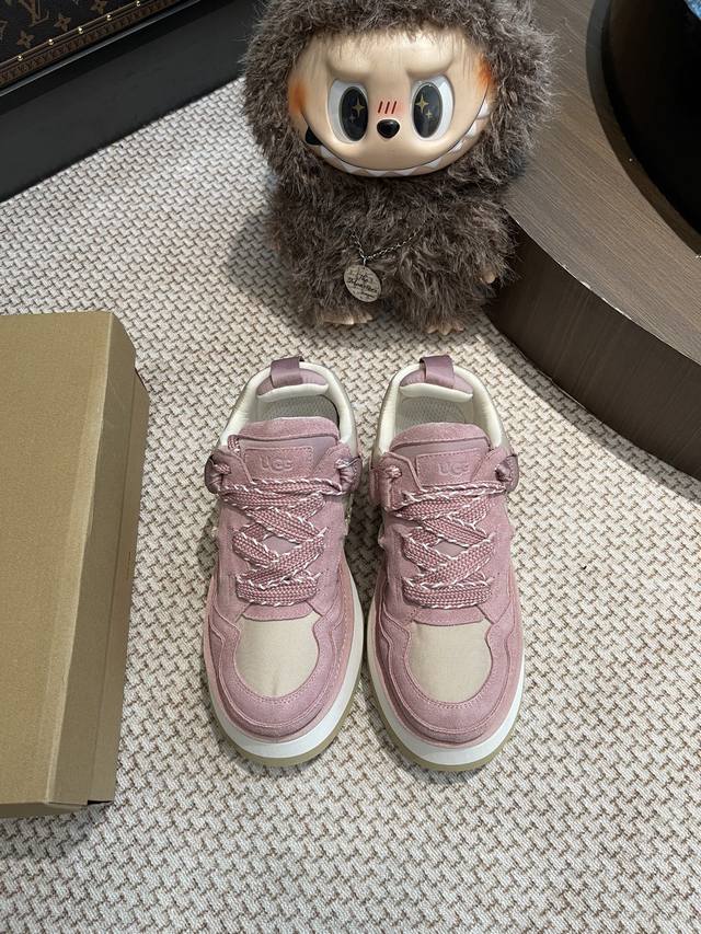 Ugg 25新款厚底鞋整双鞋子采购Zp开发打造，全部定制材料，独家开模大底，细节全部对版出货，连包装也做到跟正品一样。码数:35-40