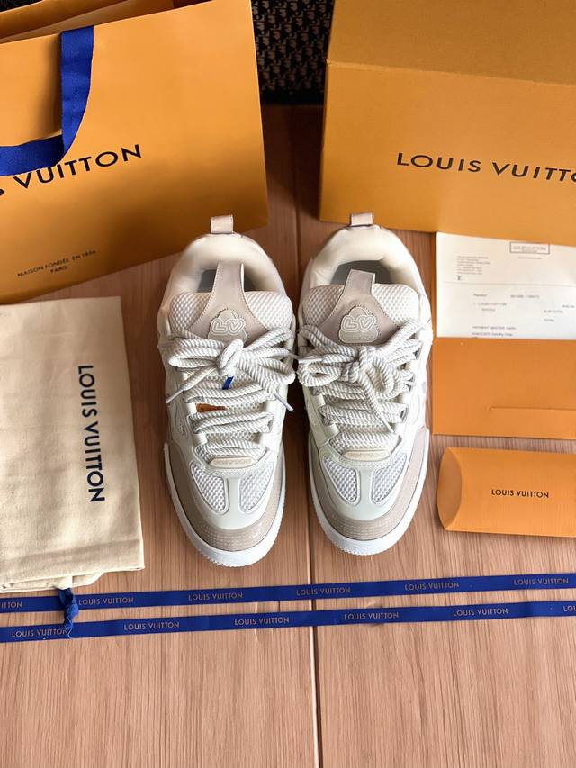 Lv Skate系列 整双鞋子采购Zp开发打造，全部定制材料，独家开模大底，细节全部对版出货，连包装也做到跟正品一样。码数：38-45
