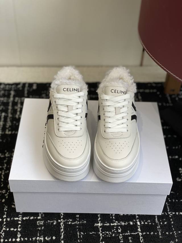 代购级 Celine思琳赛琳 羊毛 Celine Runner 动鞋鞋舌和鞋后帮饰有Celine标志运动鞋 鞋后帮和侧面压印Celine标志 厚底面包鞋2025