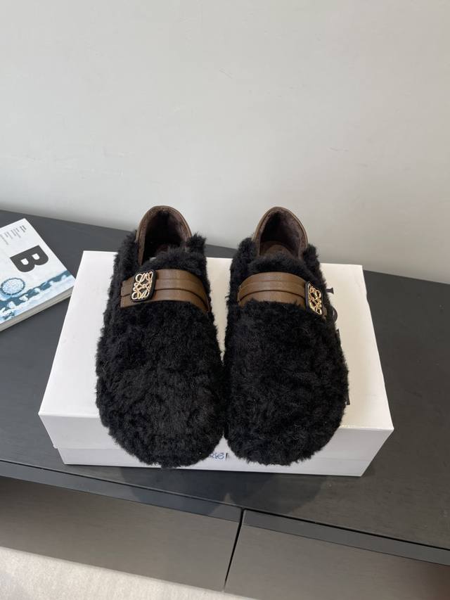Loewe 罗意威 25Ss秋冬新款一脚蹬勃肯 雪地靴 舒适度极高 非常具有辨识度 美貌与实用并存舒适而不单调的毛毛拖 鞋面原版定制材质 原版内里原版开模耐磨橡