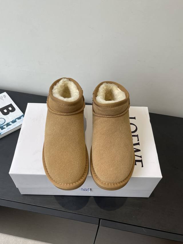 Loewe 罗意威 25Ss 秋冬新款 雪地靴 罗意威皮毛一体靴 能保暖还能这么轻这么软乎的靴子也只能是罗意威了吧羊皮毛一体的材质 轻盈柔软 外面做的正绒面工艺