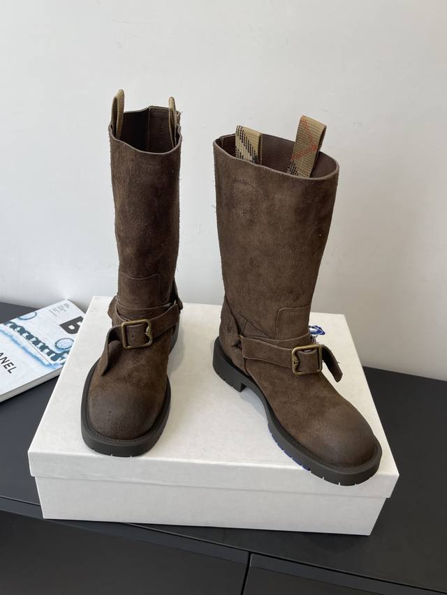 顶级版本 Burberry～巴宝莉 25Ss秋冬全新 中筒靴 Bbr 出自设计师Daniel Lee 秋冬全新设计新款靴子 易梦玲同款超多网红明星上脚 今年秋冬