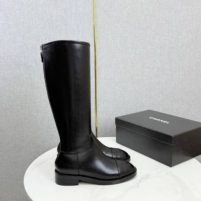 Chanel 新款网红星明打Call 款 小纯香原正品开发、原版模开五金扣、 意大利真底皮大底、轻便舒服 内低敛调奢华并瘦且腿、上角非常舒 服、诚信推荐 面料牛