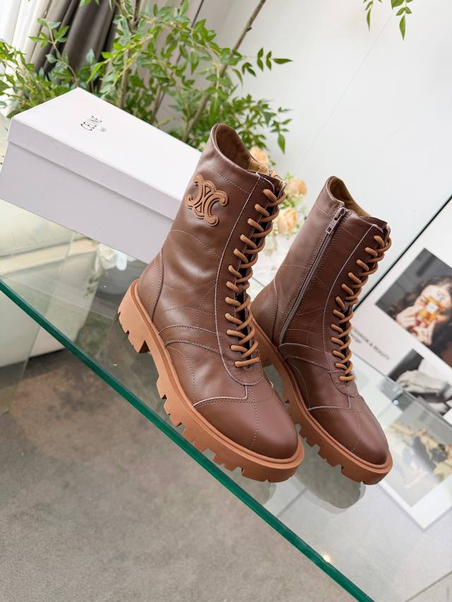 Cel*Ne 2025好物推荐美拉德泡绵马丁靴 短靴！ 厚底短靴..热度持续升级～长期款 高版本当季深受众多网红博主热捧，完美精修鞋楦小圆头，非常到位，线条流畅