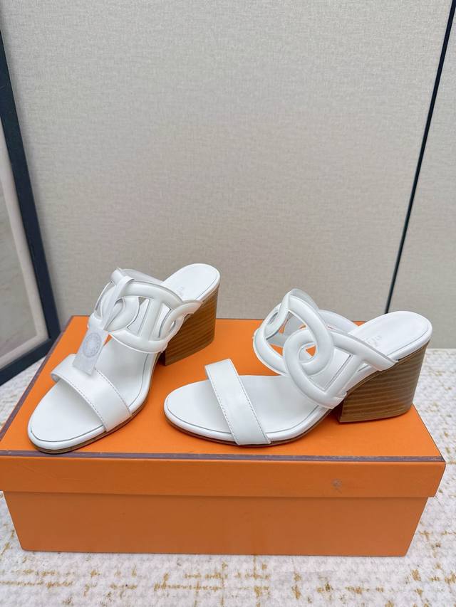 出厂 高版本 2025 Hermes 爱马仕 新款中跟凉鞋 开模定制 手缝工制工艺 珐琅工艺 上重金开发套全对版钢模，完对美版正品Logo，独家对版品正字体 最