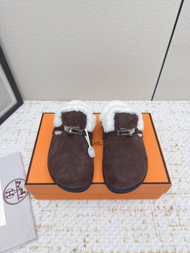 出厂 高版本 H经典半拖毛拖鞋 小牛皮鞋，搭配经典镀钯Kelly鞋扣和羊羔毛一体，打造日常优雅风范 鞋面：羊猄皮羊羔毛 码数：36-46 女42 男38.45.