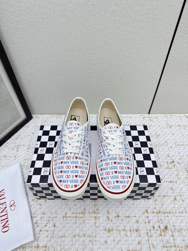 出厂 高版本 Valentinowans联名华伦天奴携手 Vans 发布全新联名运动鞋 融合 Valentino 意式高定美学与 Vans 自由本真精神 赋予经