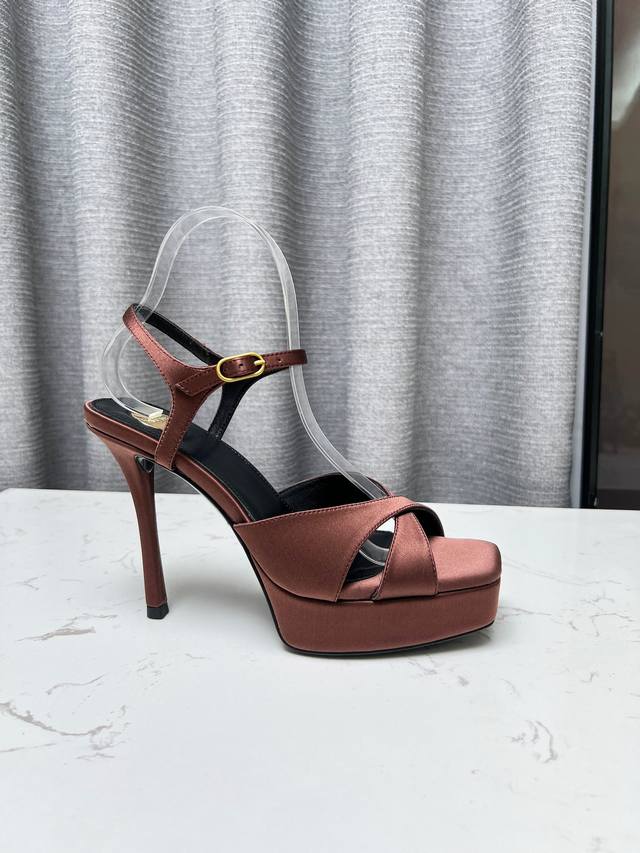 Saint Laurent Ysl圣罗兰凉鞋 鞋面：真丝面 码数35-42 42定做不退换 跟高8.5Cm 防水台高2.5Cm 真皮大底 2642-12