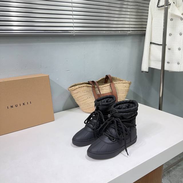 高品质出厂矮 ！小众潮牌Inuikii 25Ss秋冬专柜最新款贝壳头休闲时装雪地靴系列！独家款顶级货！强烈推荐！时尚百搭又保暖的一款靴子！而且不容易撞款哦！今冬