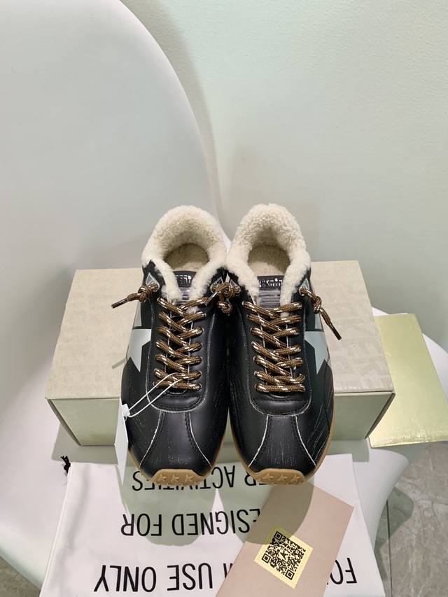 Ggdb Golden Goos* 25Ss马拉松系列暴走鞋 Marathon Speed-70年代美式田径风以简约线条勾勒速度美学，轻薄鞋款突破传统束缚。尼龙