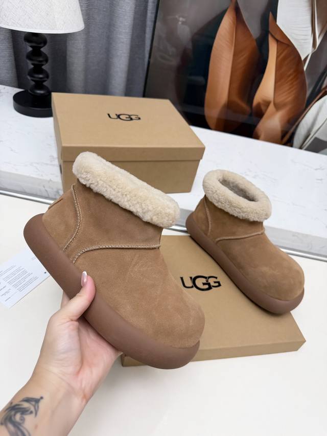 Ug25最新爆款厚底小土豆羊毛靴真的是必须人手一双！慵懒随性的代表，穿搭上脚真的很高级 上脚包裹感超Nice，很舒服，懒人必备A级牛反绒面料100%纯羊毛内里，