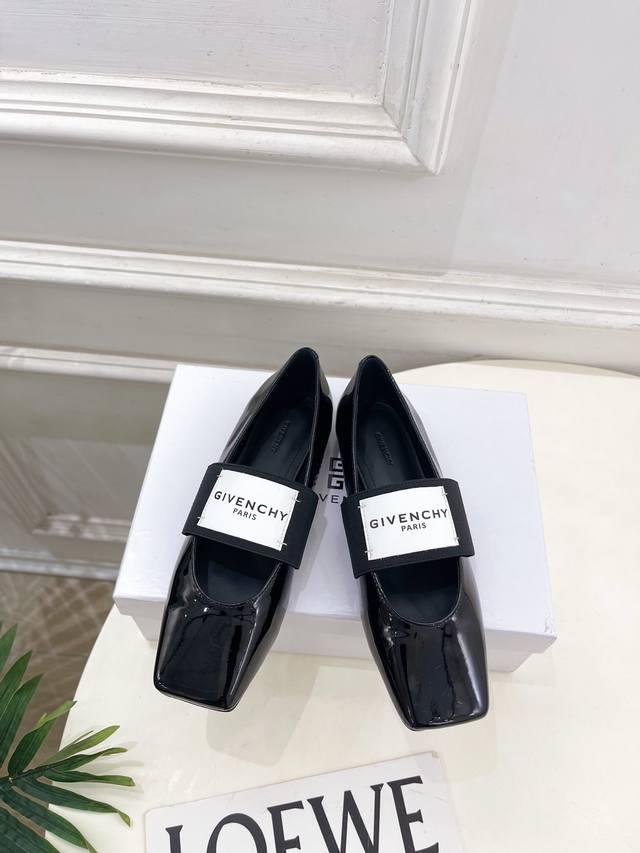 Given Chy｜纪梵希 25 今日推荐 2025秋冬最新款Sliced Square芭蕾风平底鞋 上新 Bs升级版 专柜官网同步 市面最高版本！厚底搭配大饰