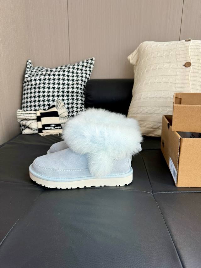 Ugg 长毛蒂茨库特-短靴、 让你爱上走路这双 Ug* 蒂茨库特长毛款，一脚蹬就时髦出街，美式慵懒随意拿捏 每一脚都像踩在猫咪肚皮上，蓬松柔软到上头~而且视觉增