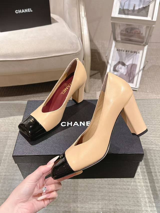 20252117-1 玛丽珍原板开发半月方头 鞋面；进口羊皮 内里；丝绸羊皮 垫脚；丝绸羊皮 大底；意大利真皮 跟高；9Cm 码数；35-390订做34-40-