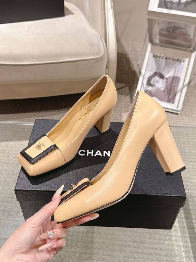 20252117-3 玛丽珍原板开发半月方头 鞋面；进口羊皮 内里；丝绸羊皮 垫脚；丝绸羊皮 大底；意大利真皮 跟高；9Cm 码数；35-390订做34-40-