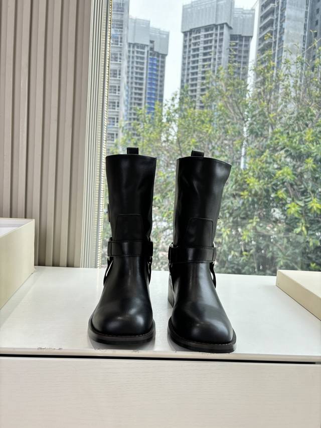 G213#25秋冬新款复古西部牛仔靴 感受秋日与西部复古风的碰撞通勤和日常穿搭都能轻松Hold住，你想怎么堆都可以每个都是独一无二的堆堆靴！这款真的炒鸡美腻的！