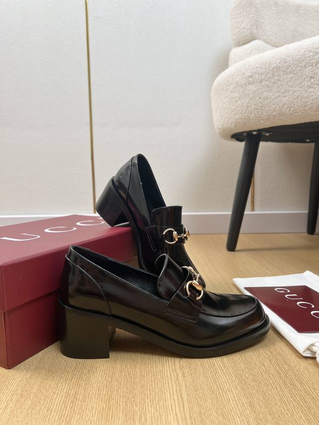 Gucci 古驰 5 G家2025秋冬新品 专柜最新经典马衔扣粗跟乐福鞋系列 上脚轻松驾驭任何服饰。设计简约、选择多样化的基础款，而非看似简单，实则添加许多繁琐