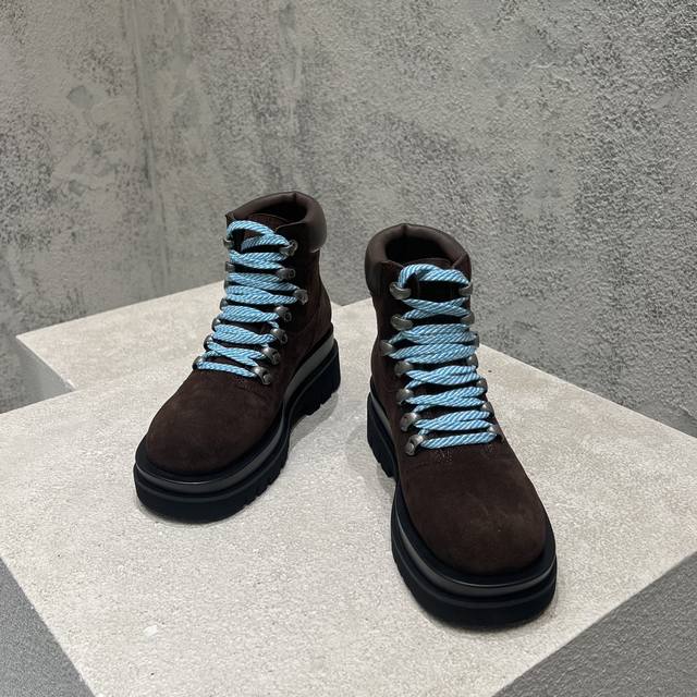 Bottega Veneta 顶级版市场最高版本的Bv马丁靴 登山靴 接受材质对比 鞋型对比 工艺对比 最好的潮流是实穿又帅气的，本季流行的工装靴即是“一箭双雕