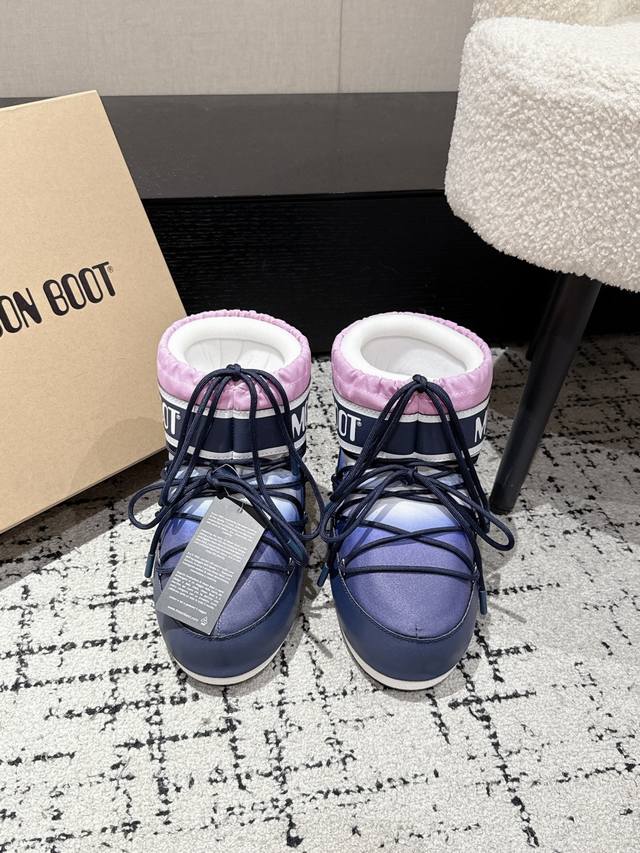 顶级版本 Moon Boot 25 最新 秋冬 丑萌雪地 圣诞款 短靴 忘了Ugg吧，时髦人都在穿Moon Boot雪地靴 如果你难以接受Ugg的复兴那现在有一