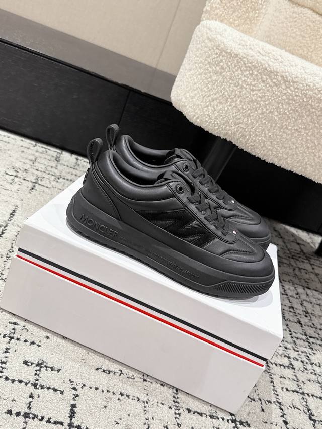 男款 Moncle'盟可睐 蒙口Moncle' Altive系列 25 户外 厚底 休闲 运动鞋 这款Moncler Altive运动鞋轻松融合舒适设计与保护性