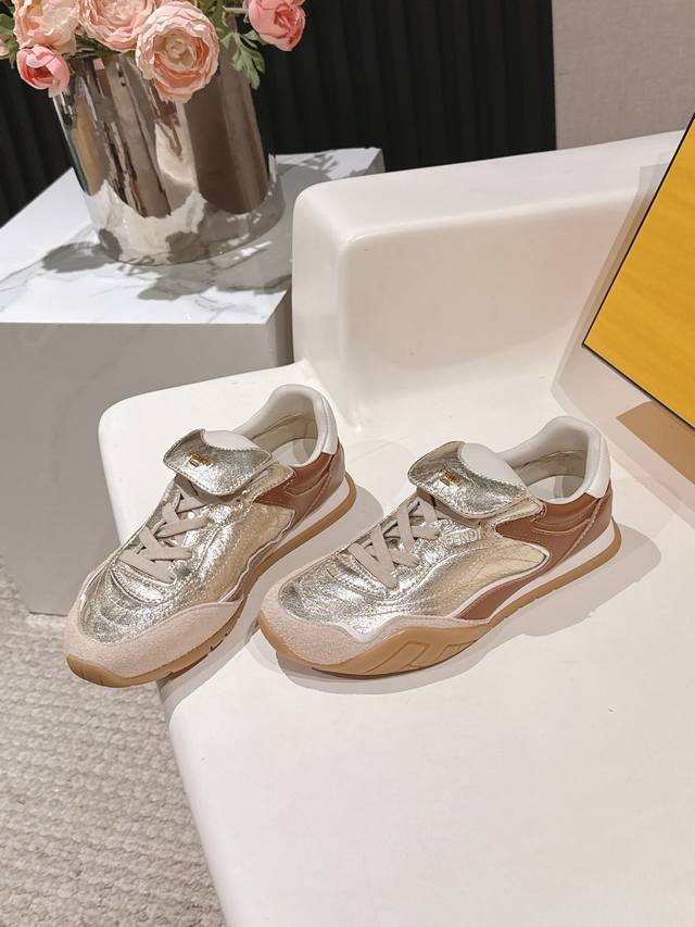 女 男+10 情侣款 Fendi 芬迪最新款 复古阿甘鞋 德训运动鞋 高级绒面皮面拼接打造，灵感来自复古，全新演绎经典，轻便、舒适、透气的四季必备单品 无论是搭