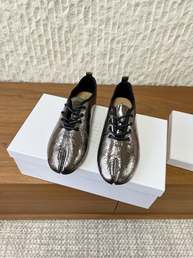 爆裂牛皮 G279 Maison Margiea 马吉拉 25Ss秋冬新款 玛丽珍 系带 分趾鞋 太棒了的版本 非常不好做！马吉拉分趾鞋又被推到风口啦 小红书发