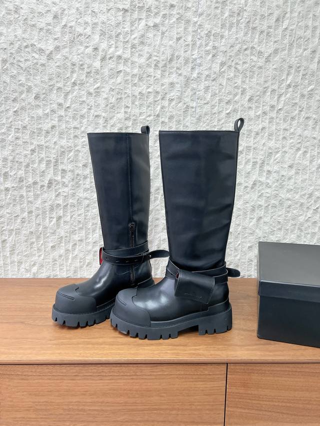 G236 Dymonlatry 小众潮牌 22Ss秋冬新款 机车靴 长靴 “Bastion堡垒”25秋冬系列以机能工艺大底重塑经典马丁靴，宽松散口廓形，慵懒中注