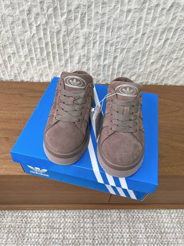 G119 Adidas 三叶草 25Ss秋冬新款 面包 厚底 毛绒绒 半拖 雪地靴 有白色、粉色、棕色、黑色等多种颜色可选，满足不同风格的穿搭需求，无论是甜美风