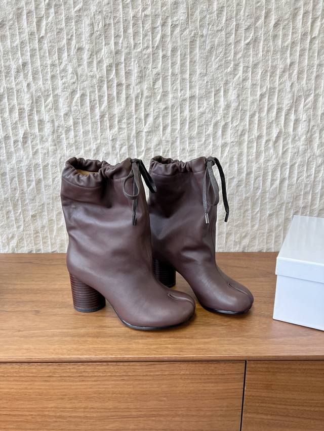 G321 Maison Margiela 马吉拉 25Ss秋冬新款 分趾绑带宽松 高跟靴 Mm6家Tabi分趾 秋冬新品最高版本买手代购完美分趾Tabi靴原版开