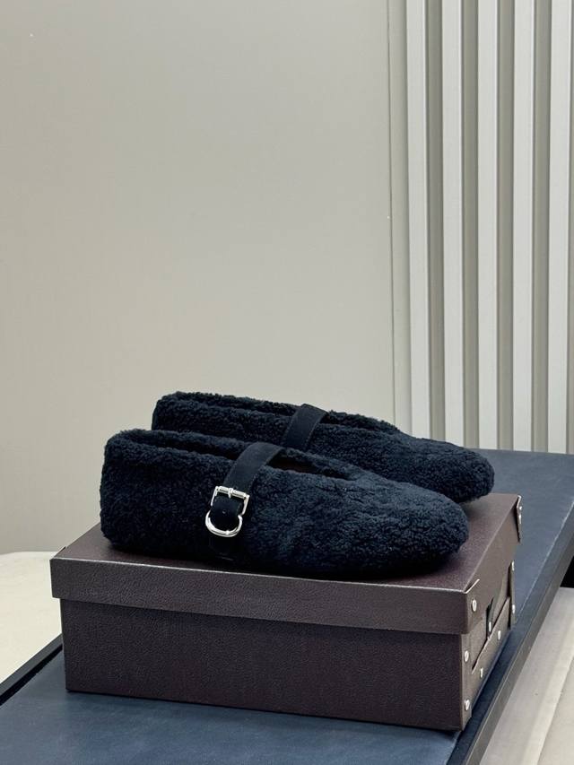 G101 Alaia Fw25 New Arrival～ 啊来雅25秋冬 羔羊毛玛丽珍新品 柔软舒适，关键还这么好看 必入单品哦 Size 35-41