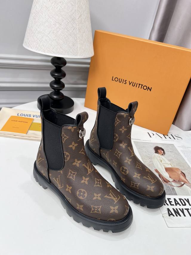 鹿家2025秋冬新款切儿西牛皮短靴35-41。