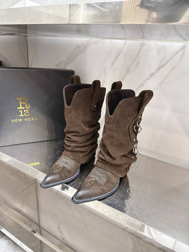 R132025秋冬新款堆堆靴，美靴来临，一个以朋克摇滚为内核和审美的品牌，堆堆靴美出新高度，显腿细又不失慵懒酷感，酷飒有型对版牛皮 高丝光羊京面料，牛皮内里，意