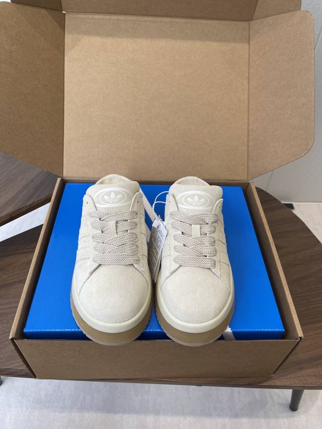 半拖 雪地靴 Adidas 三叶草 25Ss 秋冬 厚底羊毛 半拖 雪地靴 助你轻松应对寒冷。内里柔软舒适，营造温暖感受，外侧匠心设计，令稚嫩双足保持干爽。 耐