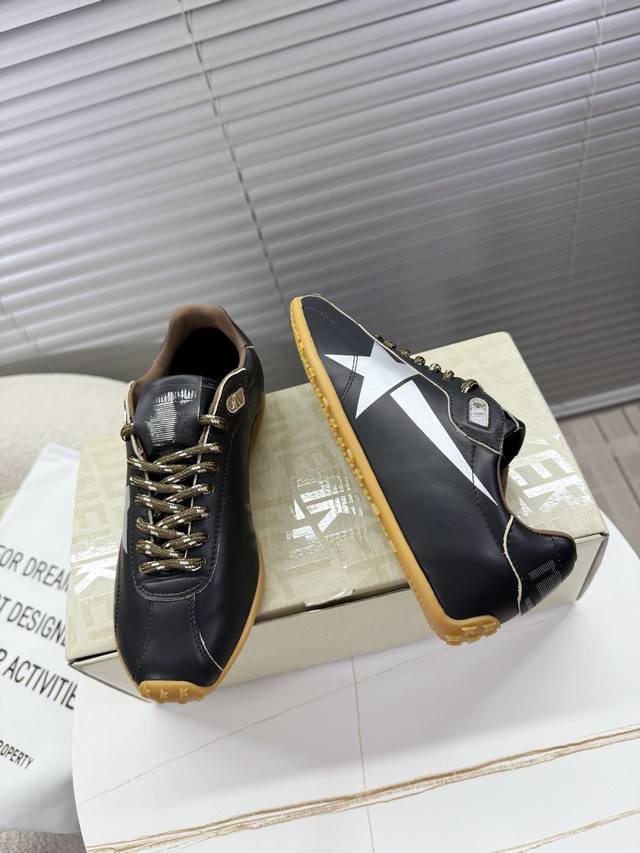 Ggdb~~Golden Goose Deluxe Bran D# 全网最好版本不服来比 # Ggdb最新情侣款小脏鞋，阿甘鞋，德训鞋~~~ 明星私服上脚示范