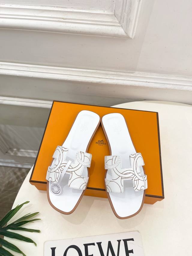 爱玛仕 25 2025新品 顶级版本经典H型Oran刺绣小牛皮平底拖鞋系列 鞋面：原版特定牛皮 内里：进口混种羊皮 大底：原版意大利真皮大底 跟高：平底 5Cm