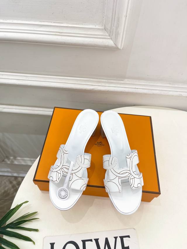 爱玛仕 25 2025新品 顶级版本经典H型Oran刺绣小牛皮粗跟拖鞋系列 鞋面：原版特定牛皮 内里：进口混种羊皮 大底：原版意大利真皮大底 跟高：平底 5Cm