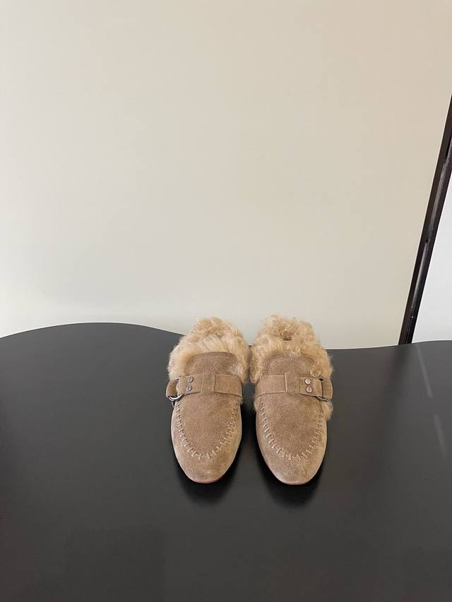 最新 小众品牌 水洗 复古 乐福 羊毛卷 手工鞋 手工鞋讲究的是随性，跟人一样，每一双有自己的思想，自己独有的特色，没有固有模板，找不到一模一样！不规则是手工鞋