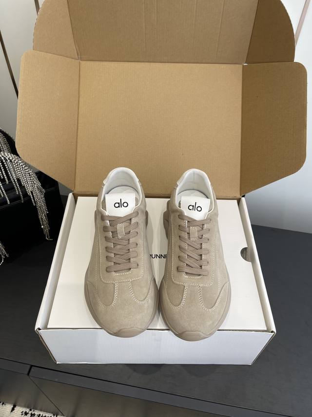 Alo 25Ss春夏新款 厚底舒适 情侣款 休闲 运动跑步瑜伽鞋 Alo比耐克更懂女生！上脚超级百搭！而且超级舒适！是厚底款但是上脚一点都不沉重！ 非常轻便！套