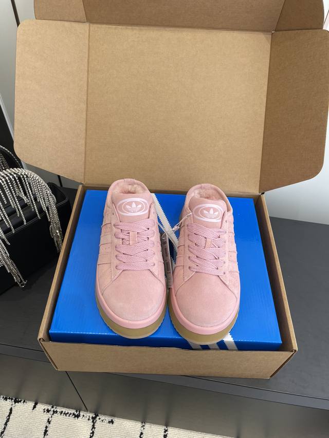 Adidas三叶草 25Ss秋冬新品 厚底 羊毛半拖 助你轻松应对寒冷 内里柔软舒适 营造温暖感受 外侧匠心设计 令稚嫩双足保持干爽 麂皮面料 有效应对不良天气