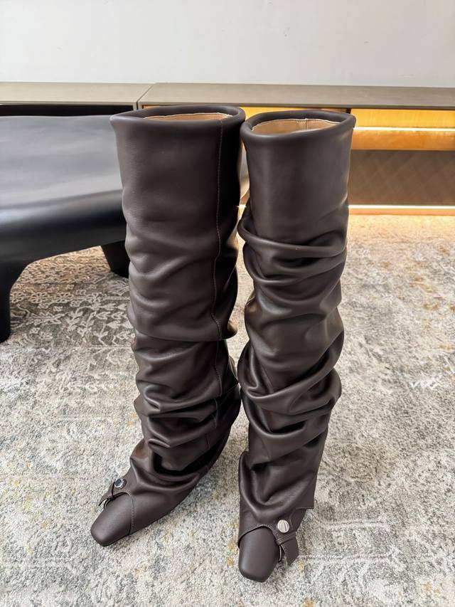 新品推荐 ★面料 牛皮 内里 牛皮 鞋底 牛皮 视觉盛宴 性感自由气质 跟高 .Cm 专柜包装 简约气质款式！ 市场顶级 Show Bdetails ⊿：Siz