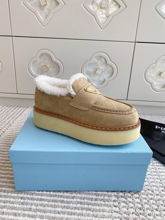 prada 普拉达 新品三角标厚底羊毛乐福鞋 雪地靴 材质与工艺： 原版定制进口羊皮毛一体 160%真羊毛 保暖神器 Zp开模大底 Size：35-39 40、