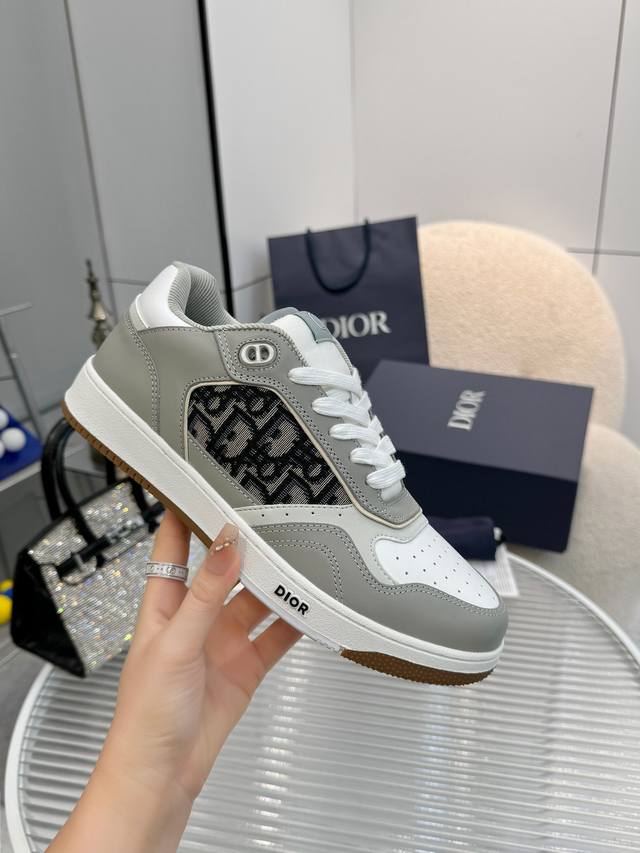 男+10 B27系列 Dior 迪奥休闲运动情侣款板鞋系列市场最高版本 M多网红打卡，百搭款 男女同款真是好看到极致 面料：原版定制顶级丝绸光滑牛皮、牛磨砂皮、