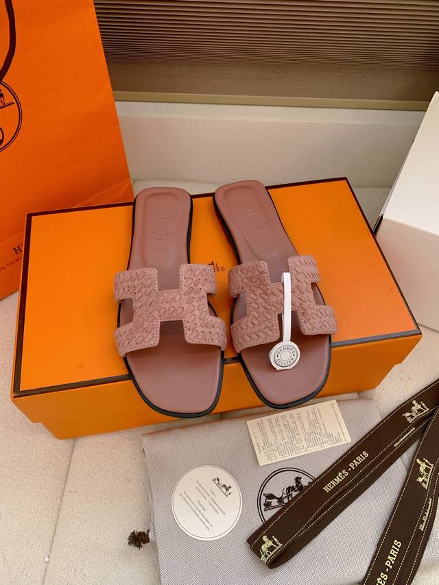 出厂价p 、 顶级品质 飞机盒加10 Hermes 爱马仕 Santorini凉鞋编织麂皮系列 H家 平底凉鞋编织绒面H鞋面中空凉鞋 时尚又百搭 搭配H鞋面 超