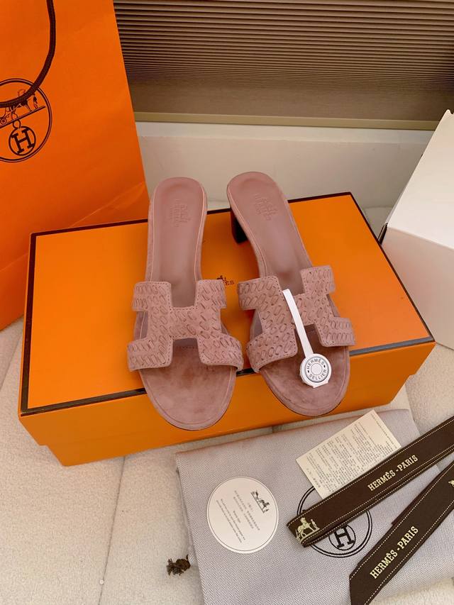 出厂价p 、 顶级品质 飞机盒加10 Hermes 爱马仕 Santorini凉鞋编织麂皮系列 H家 平底凉鞋编织绒面H鞋面中空凉鞋 时尚又百搭 搭配H鞋面 超
