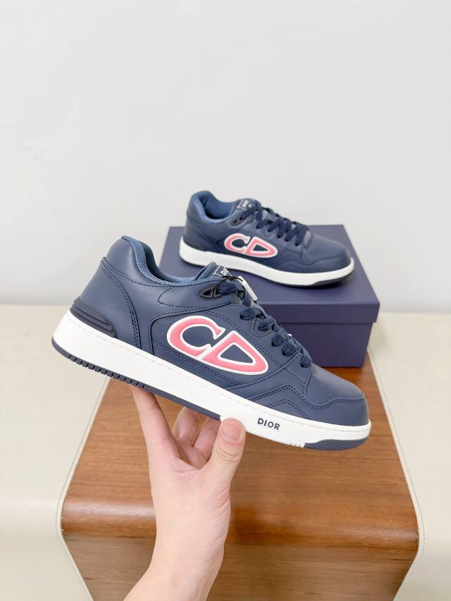 Dio* Chrono新款休闲运动鞋跑鞋老爹鞋 Dio* Chrono新款休闲运动鞋跑鞋 老爹鞋 真的酷毙了，未来感十足！真的好飒！再次演绎了迪奥酷时尚的理念，