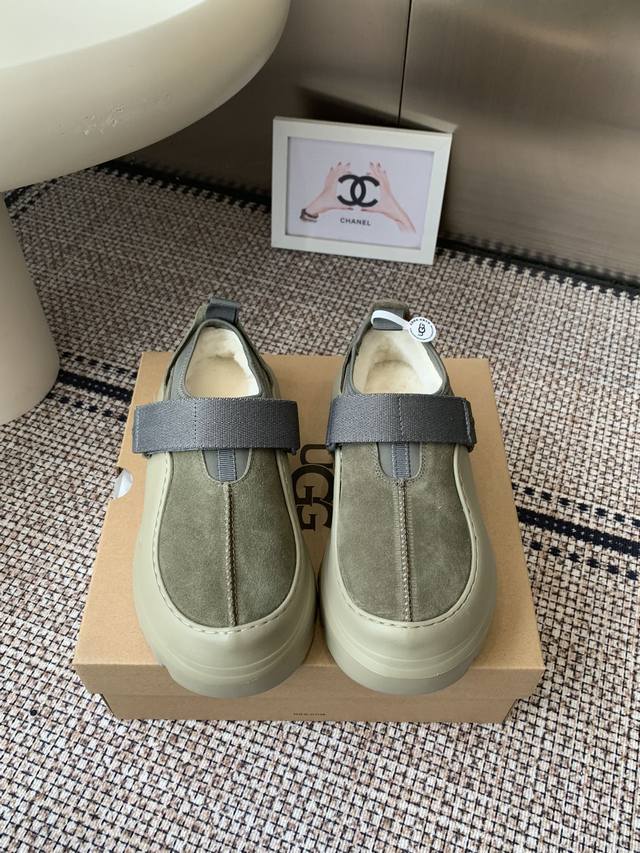 Ugg 新款 羊毛休闲鞋 情侣款 贴脚又舒服，完全不会磨脚 穿一整天都不累 有设计感 无论是搭配牛仔裤走休闲风 还是搭小裙子走温柔风 都能轻松拿捏 适配度100