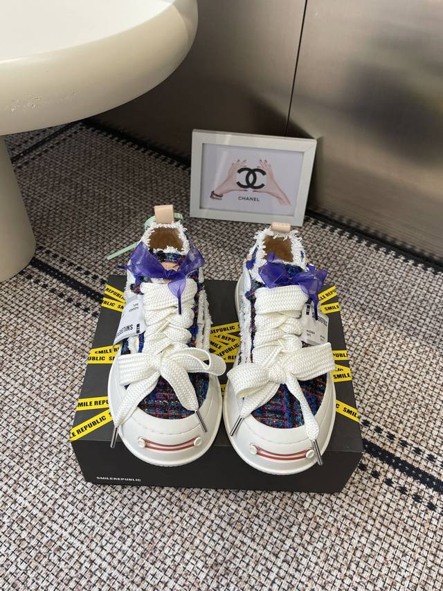 情侣款 Smilerepublic 开口笑 帆布鞋 一款热度非常高的帆布鞋 最近各路明星网红纷纷上脚 太多综艺节目嘉宾穿Sr抢镜 美学理念初春充满艺术感的搭配