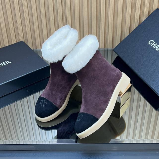 福利价 正确顶级版本。Chanel香奈儿 25K秋冬毛毛雪地靴 厚底超舒服保暖 羊毛拖鞋、单鞋 短靴 流行风纯皮毛一体羔羊毛打造！小香Lg超温暖的感觉，穿上仿佛
