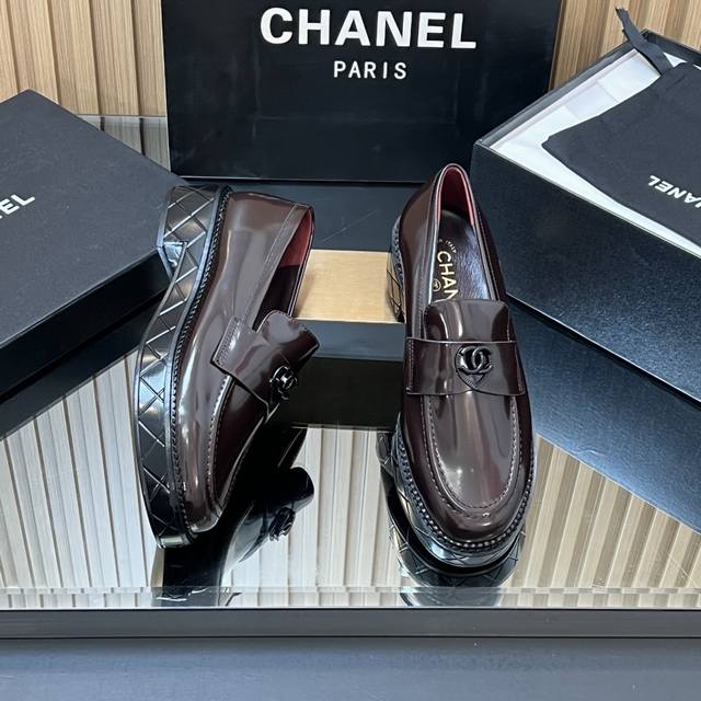 顶级版本 Chanel小香经典复古菱格乐福鞋 Chanel乐福鞋真的是看不腻，简单大方，拥有香家优雅名媛气质，超级耐看，越穿越香的香奈儿，笔 芯力荐 这双复古乐